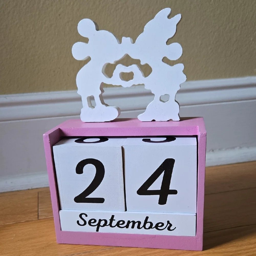 Pink and White Perpetual Calendar with Mickey & Minnie Figures